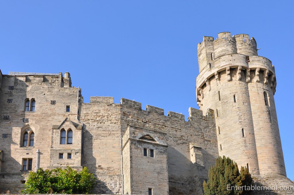 Stone towers and curtain walls of Warwick Castle, a major stronghold during the Wars of the Roses.